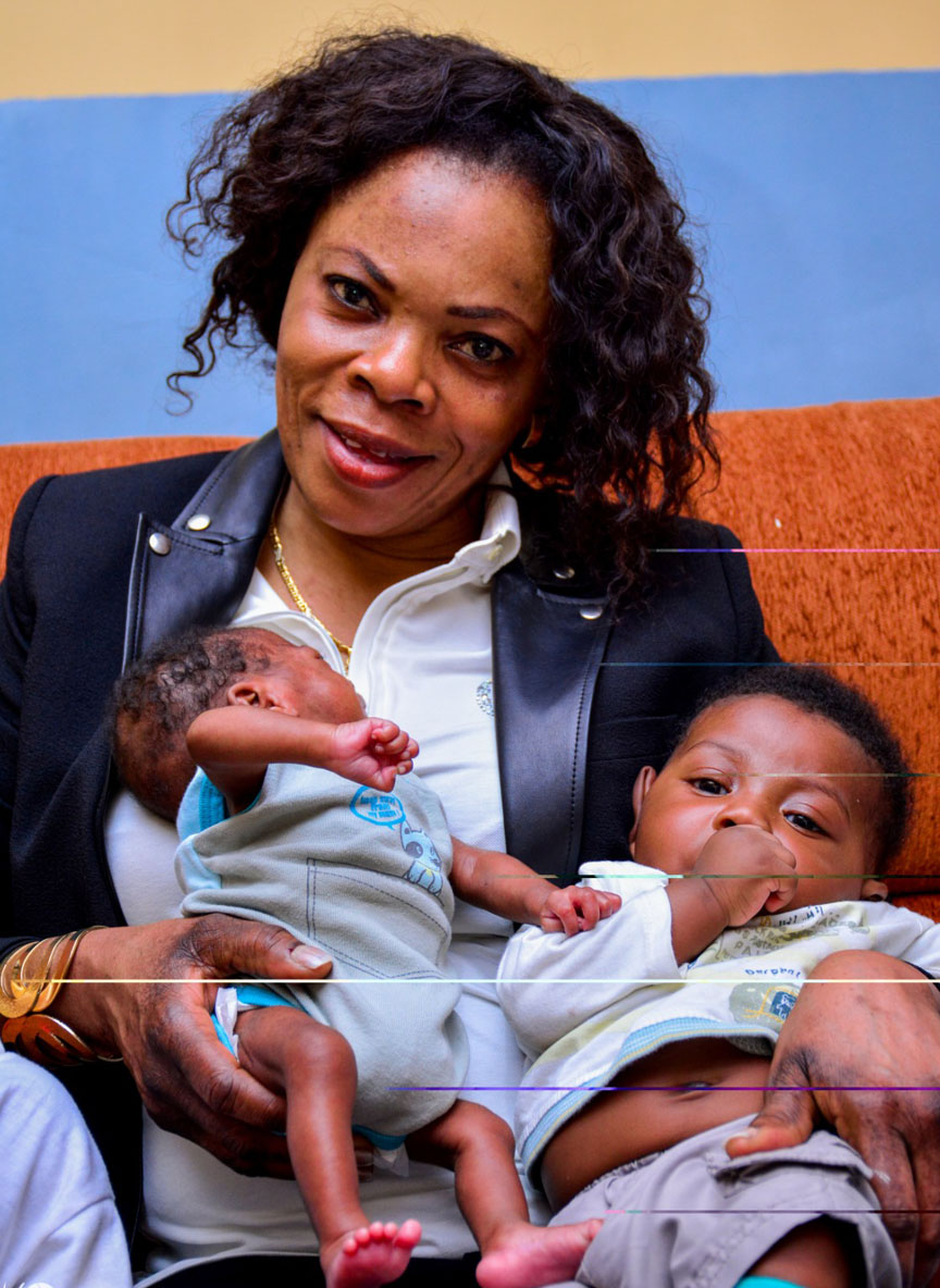 Madame DIMBENZA NZAU Laurence avec les enfants